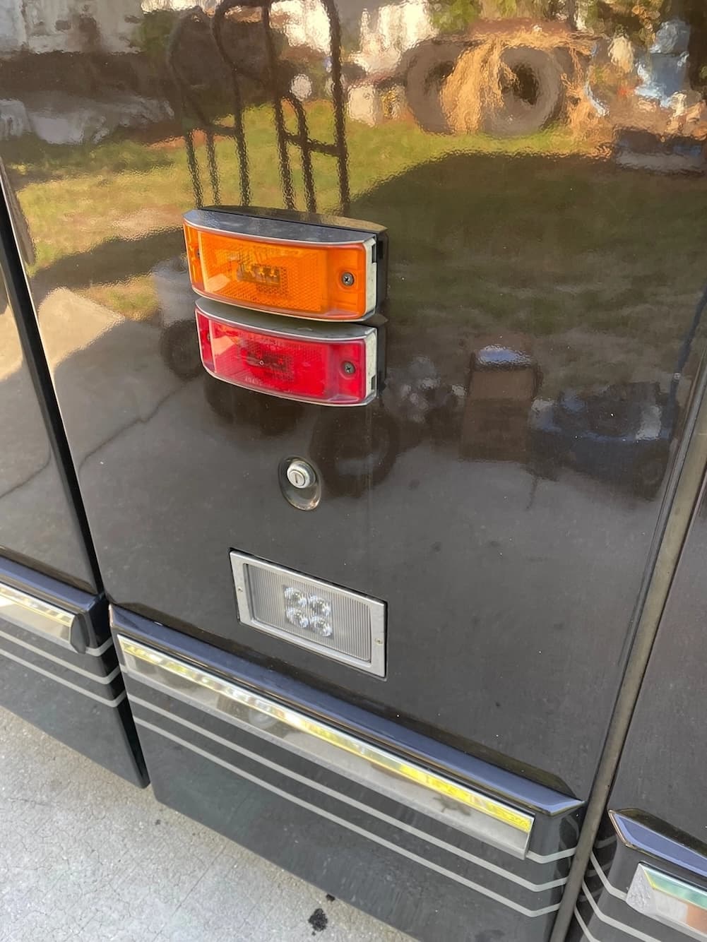 2002 Prevost Featherlite H3-45 Motorhome - Thumbnail 7 2002 Prevost Featherlite H3-45 Motorhome - Thumbnail 7