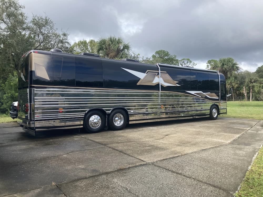 2004 Prevost XLII bus 2004 Prevost XLII bus