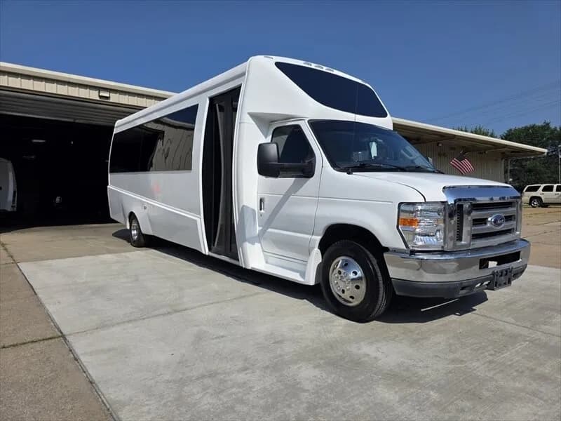 2017 Ford E450 bus 2017 Ford E450 bus
