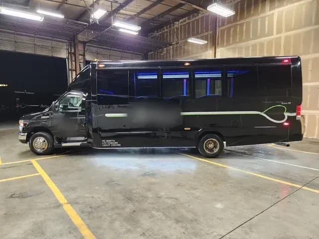 2017 Ford E-450 bus 2017 Ford E-450 bus
