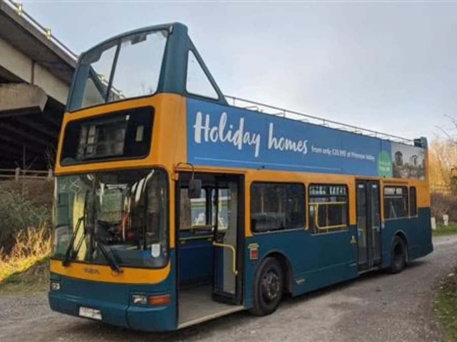 2000 Volvo B7 bus 2000 Volvo B7 bus