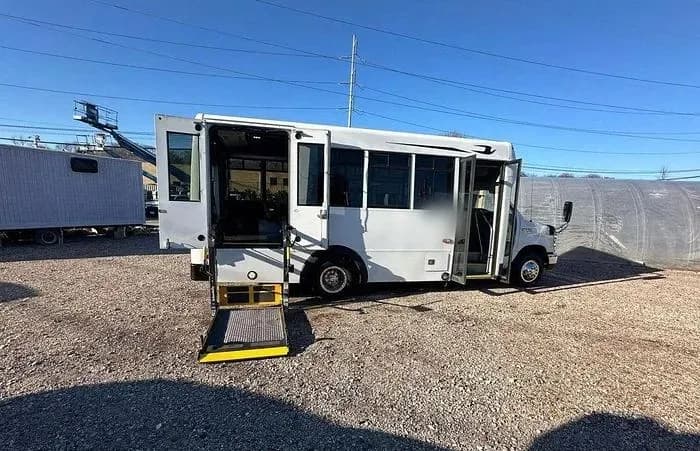 2016 Ford E450 bus 2016 Ford E450 bus