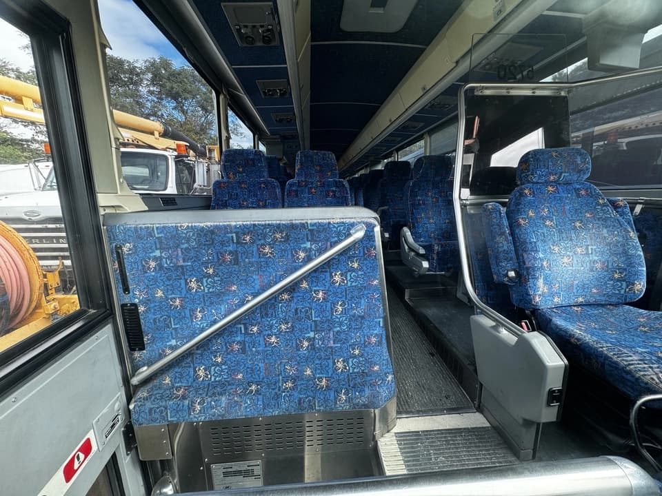 2004 MCI D45 Coach Bus - Thumbnail 4 2004 MCI D45 Coach Bus - Thumbnail 4