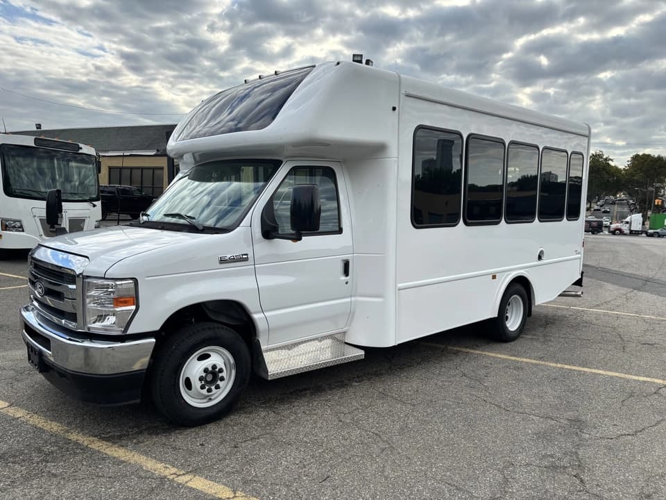 2026 Ford E450 bus 2026 Ford E450 bus
