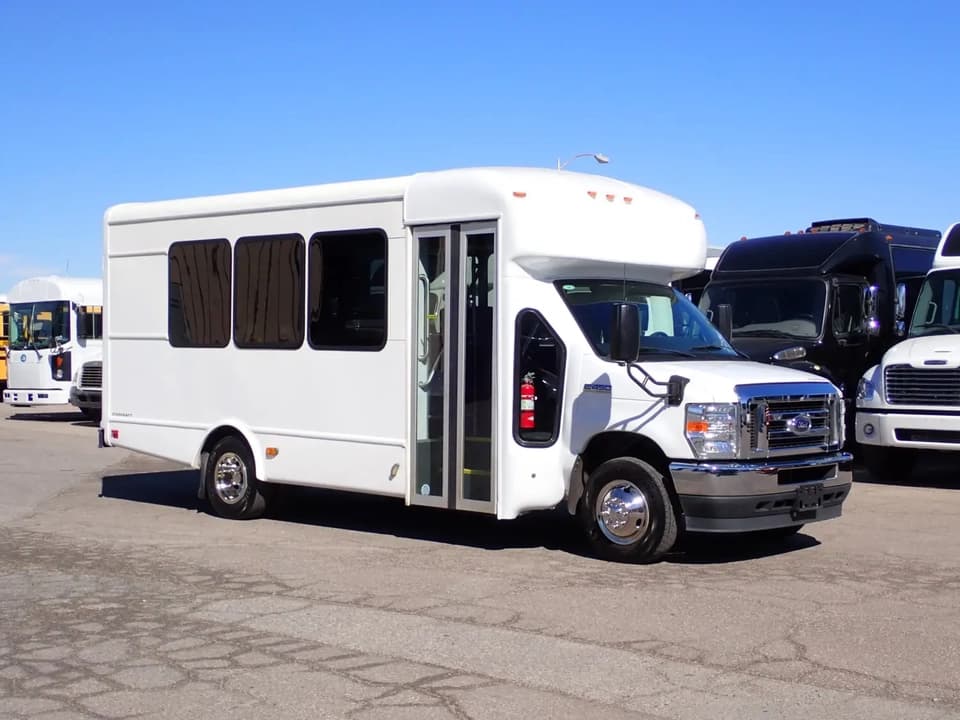 2023 Ford E450 bus 2023 Ford E450 bus