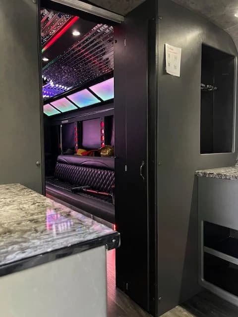 2018 Ford E-450 - Thumbnail 11 2018 Ford E-450 - Thumbnail 11