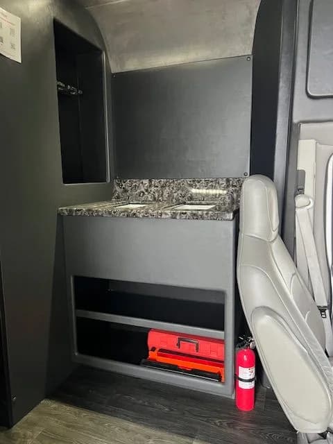 2018 Ford E-450 - Thumbnail 12 2018 Ford E-450 - Thumbnail 12