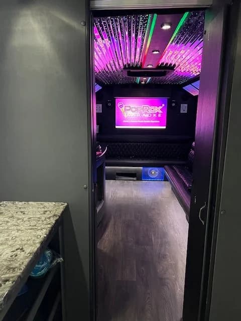 2018 Ford E-450 - Thumbnail 14 2018 Ford E-450 - Thumbnail 14