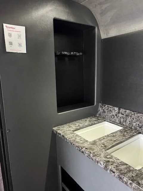 2018 Ford E-450 - Thumbnail 15 2018 Ford E-450 - Thumbnail 15