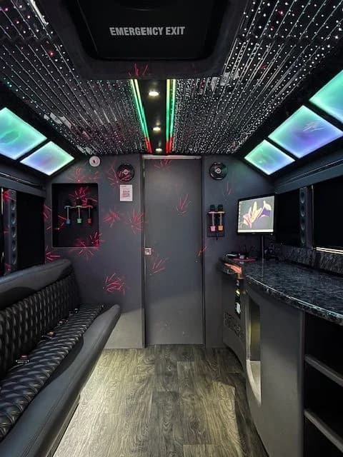 2018 Ford E-450 - Thumbnail 2 2018 Ford E-450 - Thumbnail 2