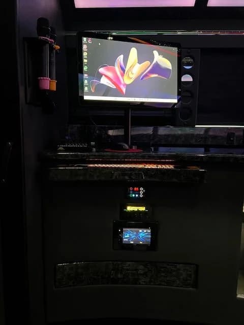 2018 Ford E-450 - Thumbnail 8 2018 Ford E-450 - Thumbnail 8