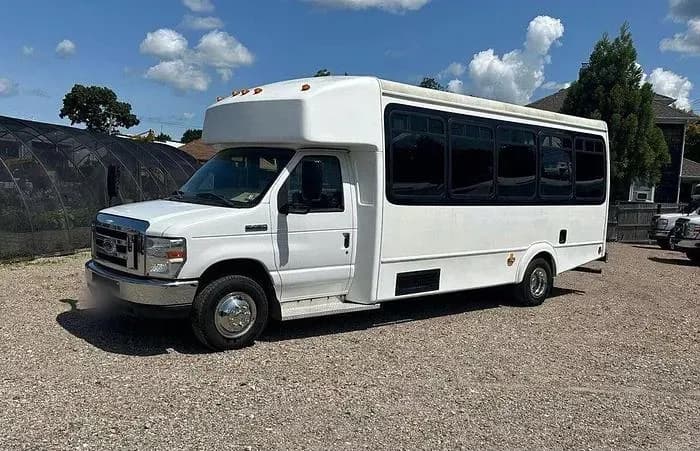 2016 Ford E450 bus 2016 Ford E450 bus