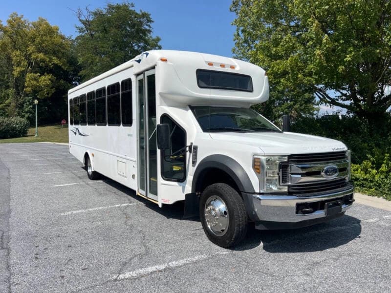 2018 Ford F550 Super Duty bus 2018 Ford F550 Super Duty bus