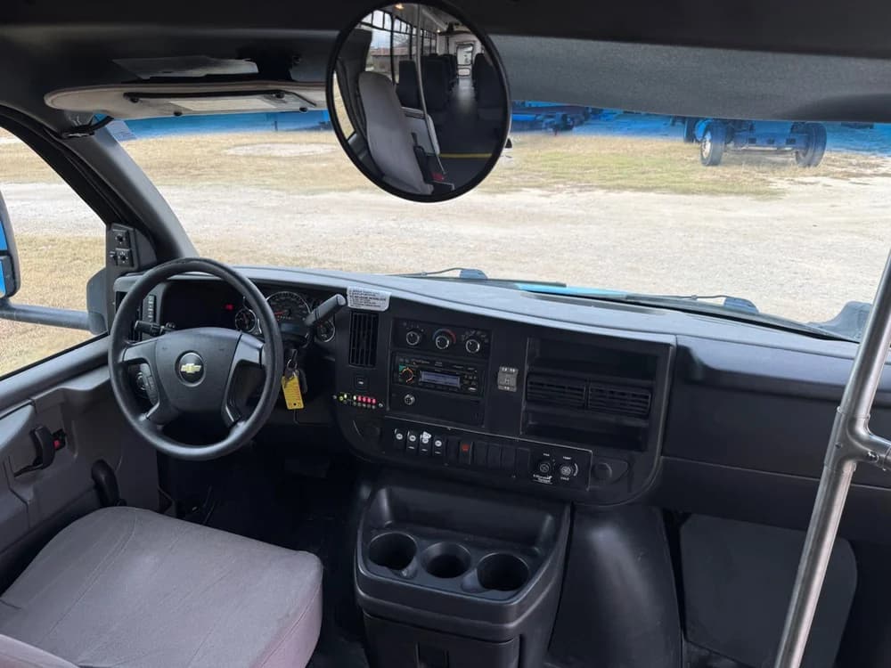 2014 Chevrolet 4500 Eldorado National 220 - Thumbnail 10 2014 Chevrolet 4500 Eldorado National 220 - Thumbnail 10