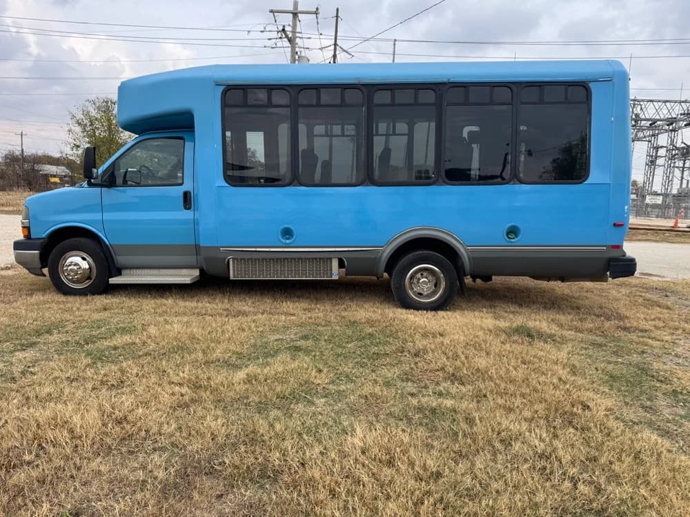 2014 Chevrolet 4500 Eldorado National 220 - Thumbnail 3 2014 Chevrolet 4500 Eldorado National 220 - Thumbnail 3