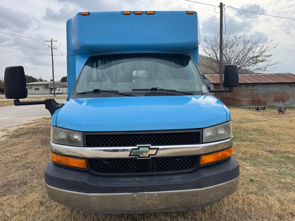 2014 Chevrolet 4500 Eldorado National 220 - Thumbnail 4 2014 Chevrolet 4500 Eldorado National 220 - Thumbnail 4