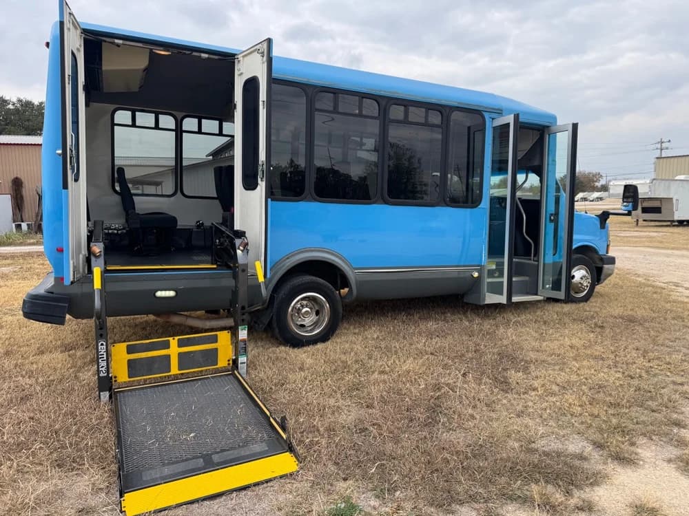 2014 Chevrolet 4500 Eldorado National 220 - Thumbnail 5 2014 Chevrolet 4500 Eldorado National 220 - Thumbnail 5