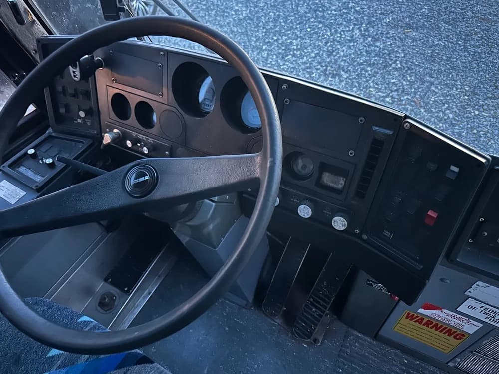 1989 MCI 102-C3 - Thumbnail 13 1989 MCI 102-C3 - Thumbnail 13