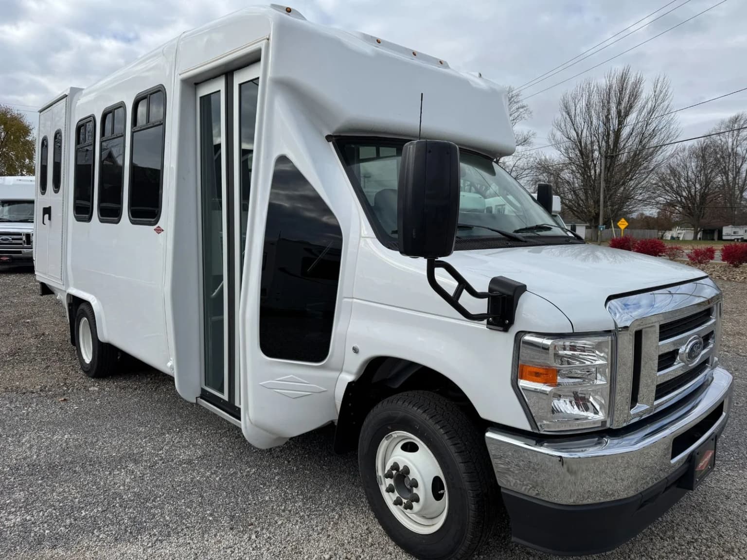 2025 Ford Diamond Coach Shuttle - Thumbnail 2 2025 Ford Diamond Coach Shuttle - Thumbnail 2