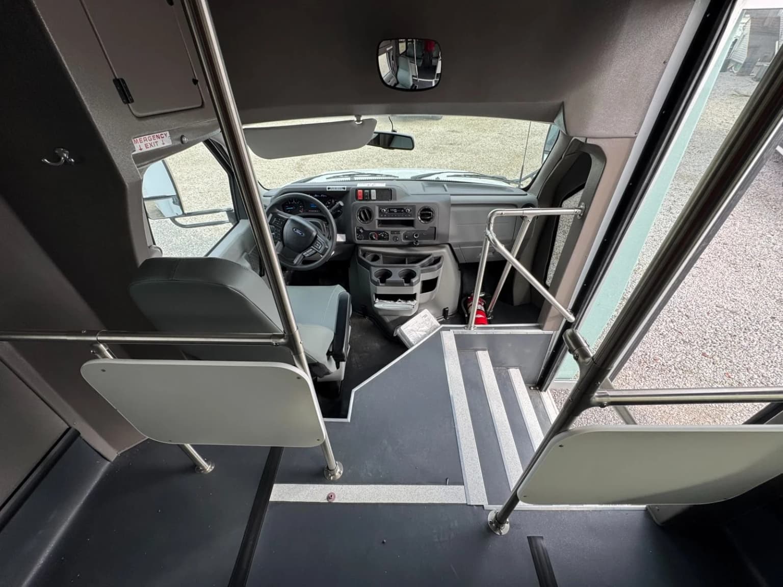 2025 Ford Diamond Coach Shuttle - Thumbnail 9 2025 Ford Diamond Coach Shuttle - Thumbnail 9