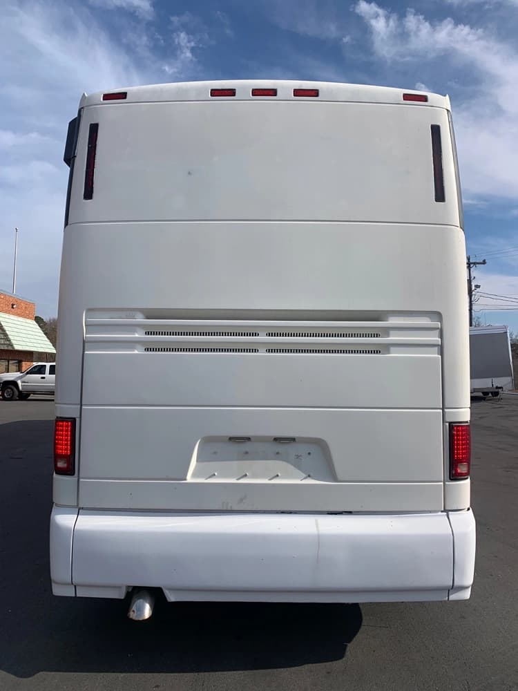 1999 MCI 102-EL3 Coach Bus - Thumbnail 4 1999 MCI 102-EL3 Coach Bus - Thumbnail 4