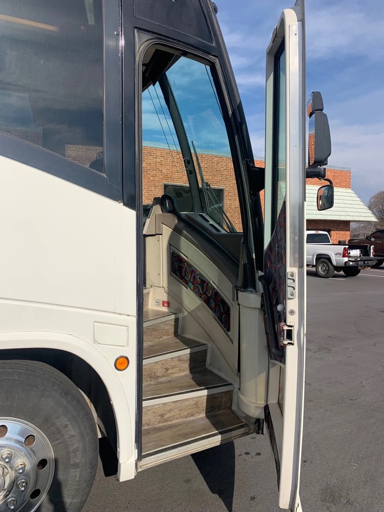 1999 MCI 102-EL3 Coach Bus - Thumbnail 9 1999 MCI 102-EL3 Coach Bus - Thumbnail 9