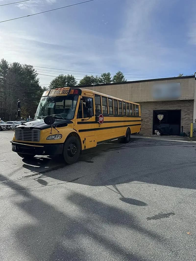 2013 Freightliner Thomas School Bus - Thumbnail 3 2013 Freightliner Thomas School Bus - Thumbnail 3