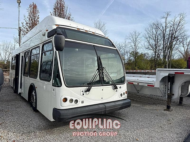2016 Cummins 6.7 Shuttle Bus - Thumbnail 3 2016 Cummins 6.7 Shuttle Bus - Thumbnail 3