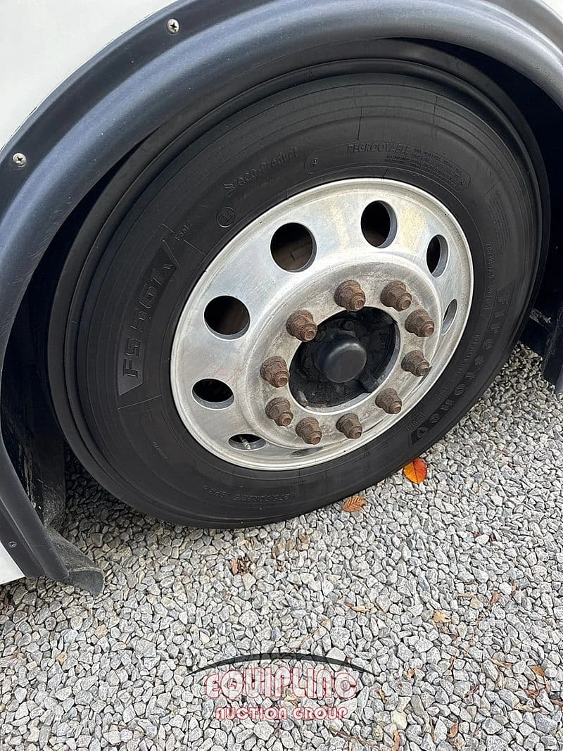 2016 Cummins 6.7 Shuttle Bus - Thumbnail 21 2016 Cummins 6.7 Shuttle Bus - Thumbnail 21