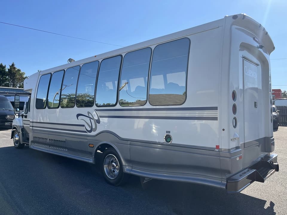 2014 International Turtle Top Shuttle Bus - Thumbnail 2 2014 International Turtle Top Shuttle Bus - Thumbnail 2