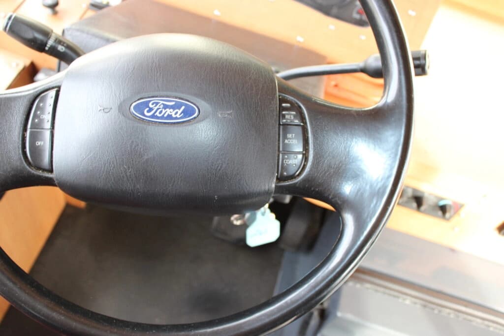 2011 Ford TR30 ADA Trolley Bus - Thumbnail 15 2011 Ford TR30 ADA Trolley Bus - Thumbnail 15