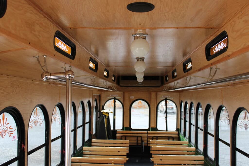 2011 Ford TR30 ADA Trolley Bus - Thumbnail 4 2011 Ford TR30 ADA Trolley Bus - Thumbnail 4