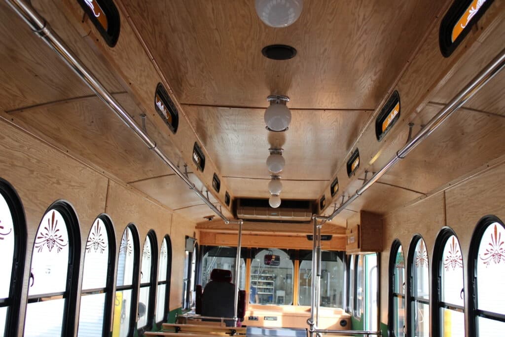 2011 Ford TR30 ADA Trolley Bus - Thumbnail 9 2011 Ford TR30 ADA Trolley Bus - Thumbnail 9