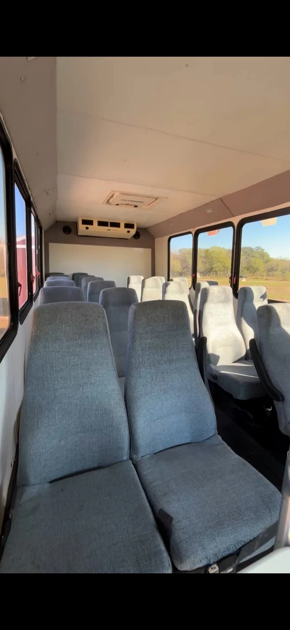 2015 Ford E450 - Thumbnail 2 2015 Ford E450 - Thumbnail 2