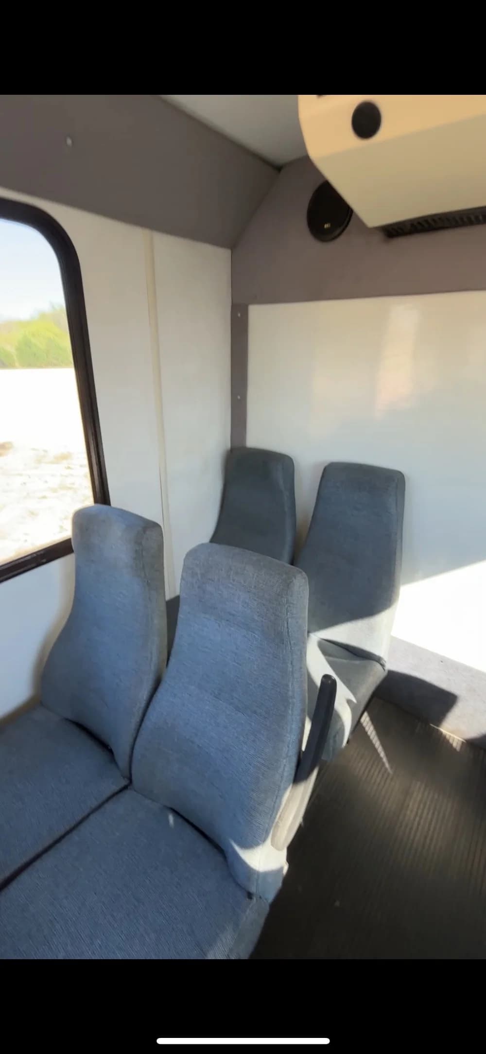 2015 Ford E450 - Thumbnail 4 2015 Ford E450 - Thumbnail 4