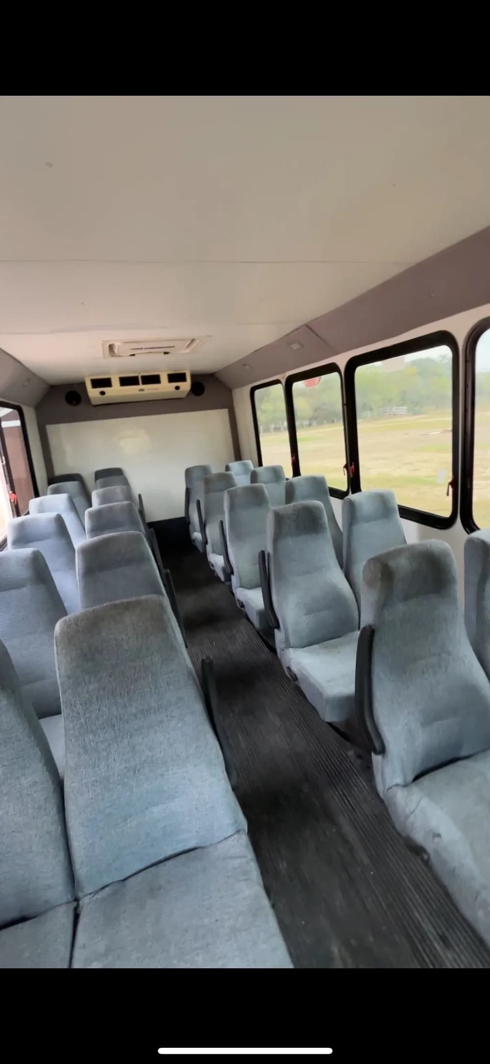 2015 Ford E450 - Thumbnail 8 2015 Ford E450 - Thumbnail 8