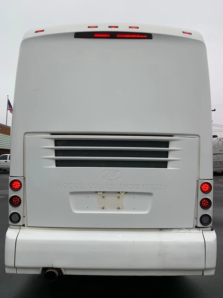 2007 MCI J4500 Coach Bus - Thumbnail 4 2007 MCI J4500 Coach Bus - Thumbnail 4