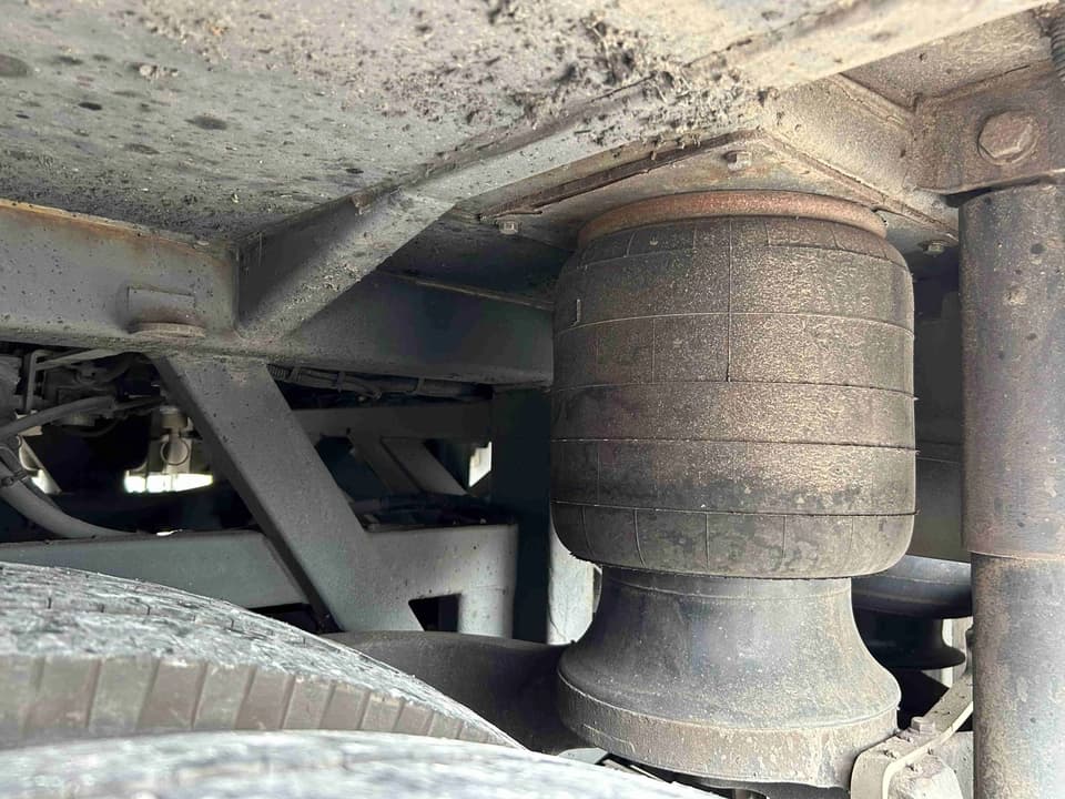 2015 MCI J4500 Coach Bus - Thumbnail 11 2015 MCI J4500 Coach Bus - Thumbnail 11