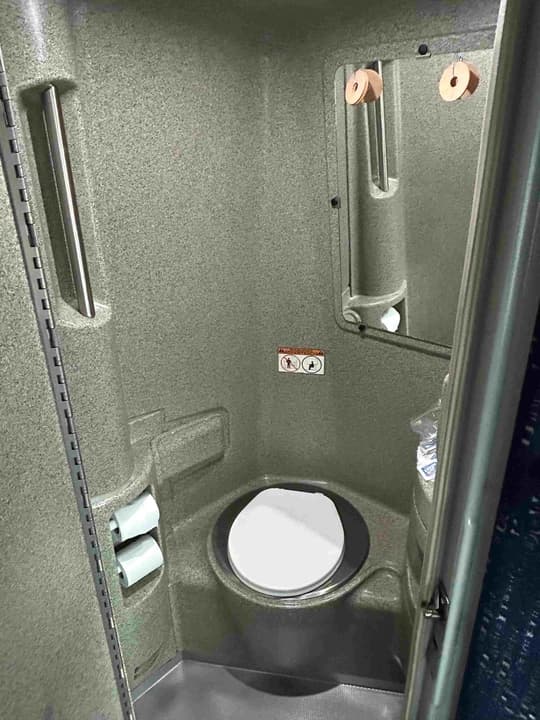 2015 MCI J4500 Coach Bus - Thumbnail 23 2015 MCI J4500 Coach Bus - Thumbnail 23