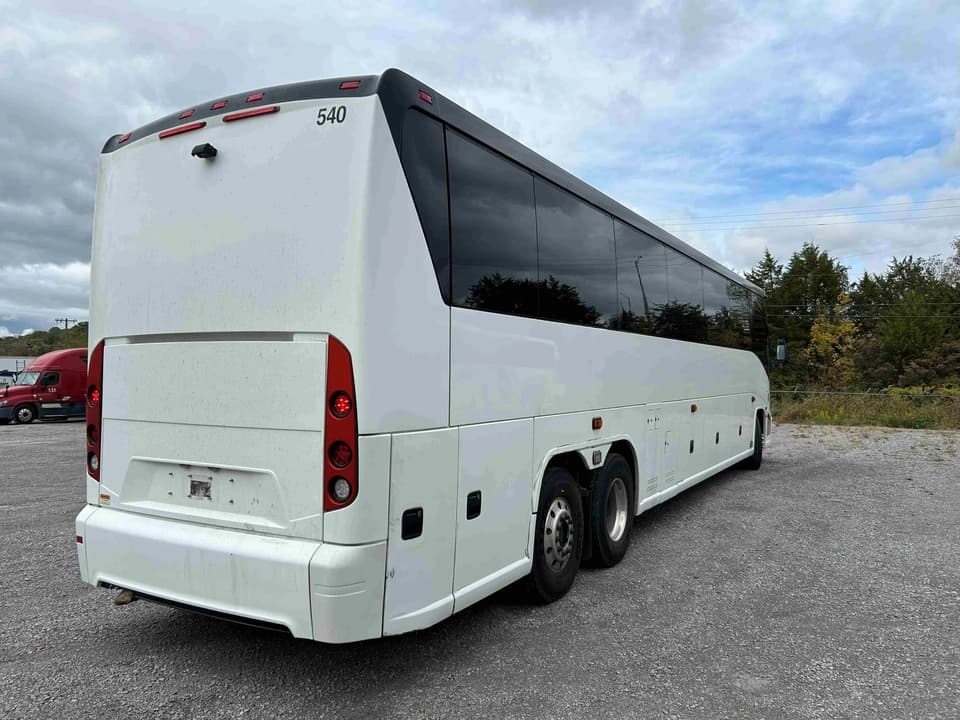 2015 MCI J4500 Coach Bus - Thumbnail 2 2015 MCI J4500 Coach Bus - Thumbnail 2