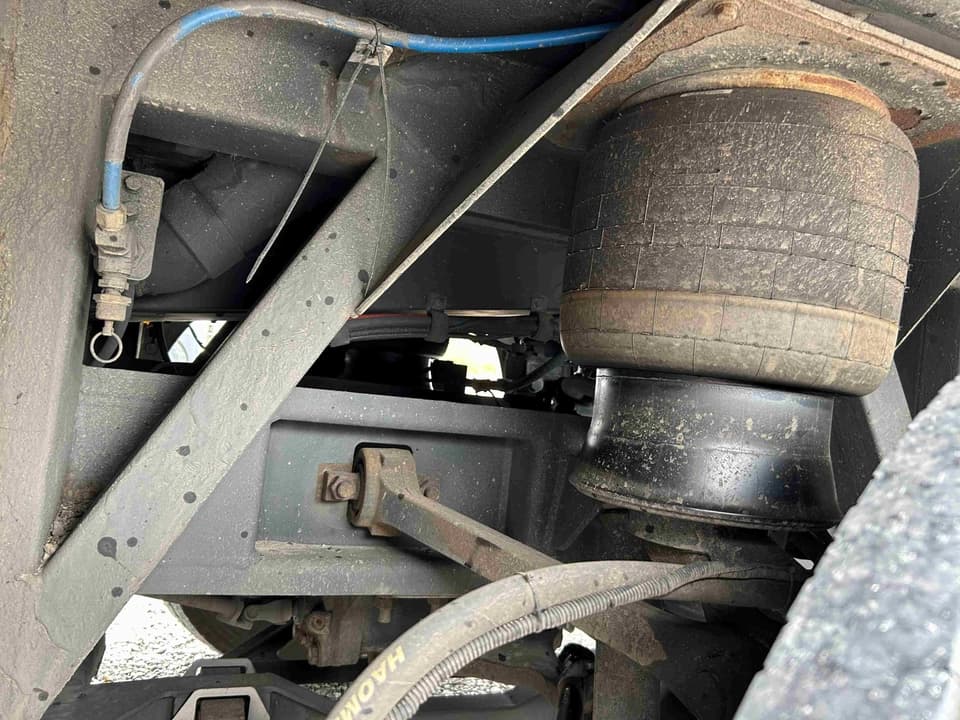 2015 MCI J4500 Coach Bus - Thumbnail 9 2015 MCI J4500 Coach Bus - Thumbnail 9