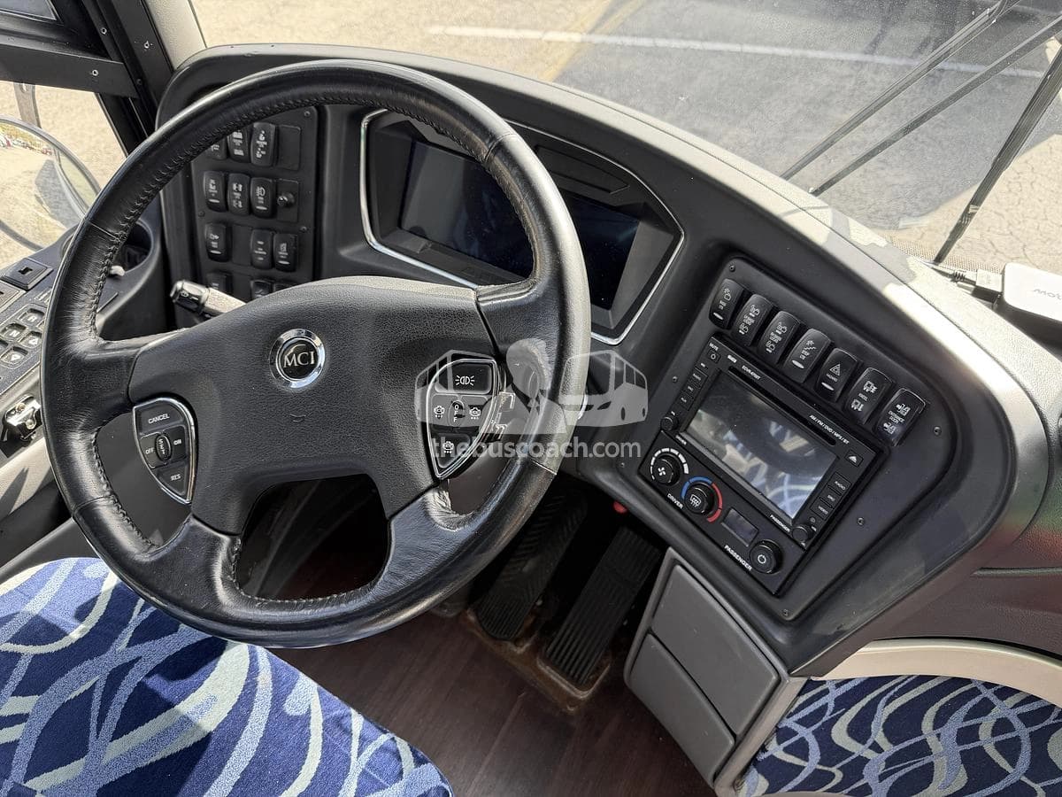 2018 Mci J4500 - Thumbnail 3 2018 Mci J4500 - Thumbnail 3