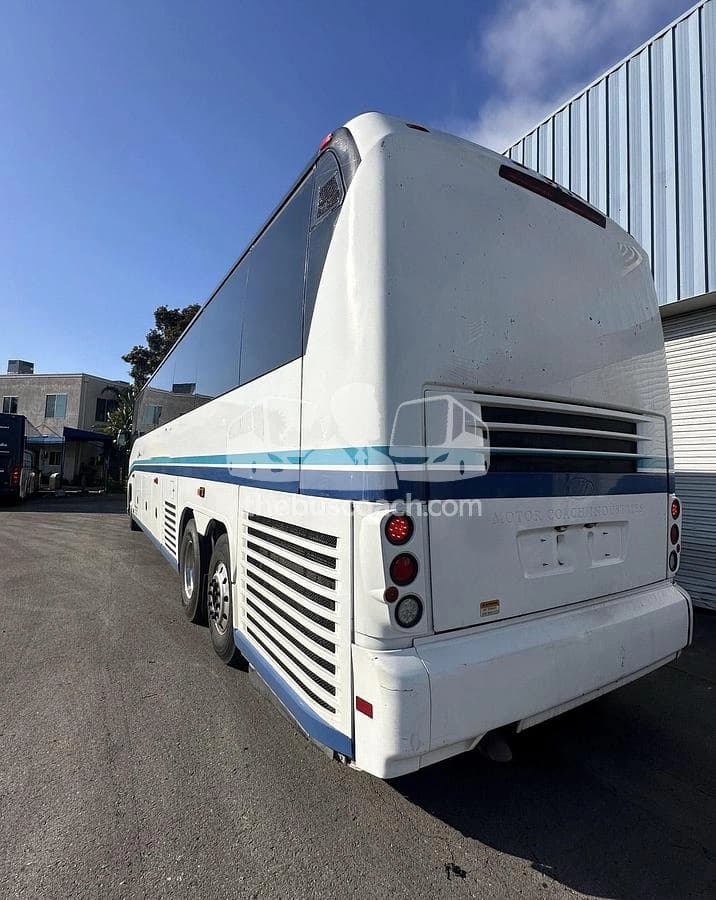 2012 Mci J4500 - Thumbnail 5 2012 Mci J4500 - Thumbnail 5