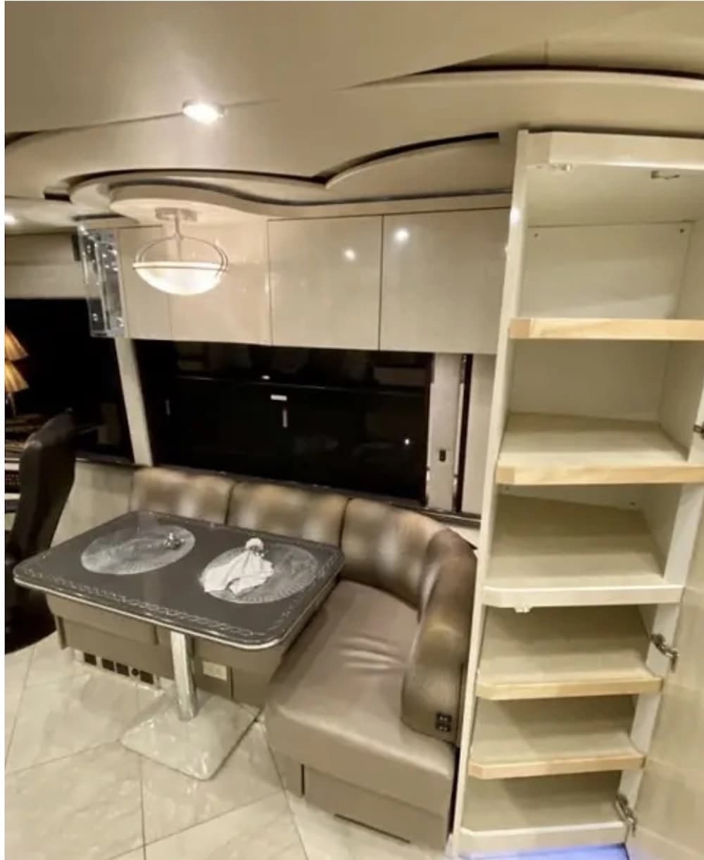 2010 Prevost Featherlite H3-45 Motorhome - Thumbnail 13 2010 Prevost Featherlite H3-45 Motorhome - Thumbnail 13