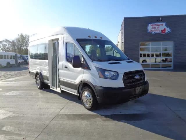 2026 Ford 350 DRW Cutaway - Thumbnail 6 2026 Ford 350 DRW Cutaway - Thumbnail 6