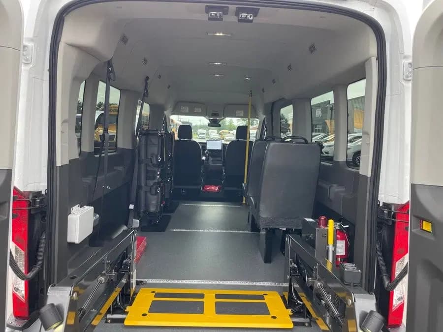 2025 Ford 350 SRW Cutaway - Thumbnail 5 2025 Ford 350 SRW Cutaway - Thumbnail 5