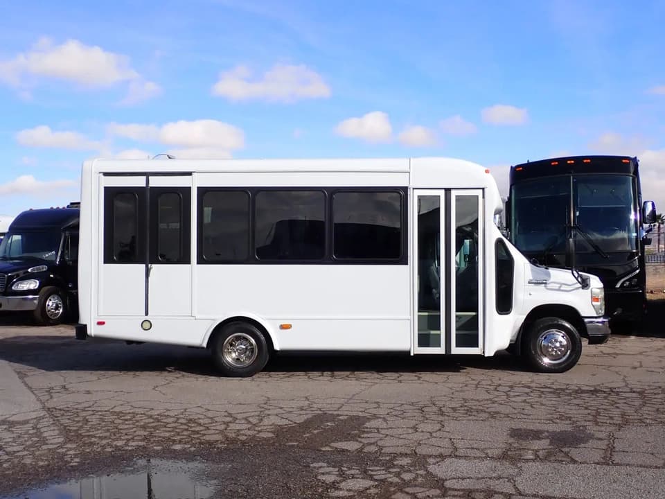 2013 Starcraft Allstar ADA Shuttle Bus - Thumbnail 4 2013 Starcraft Allstar ADA Shuttle Bus - Thumbnail 4