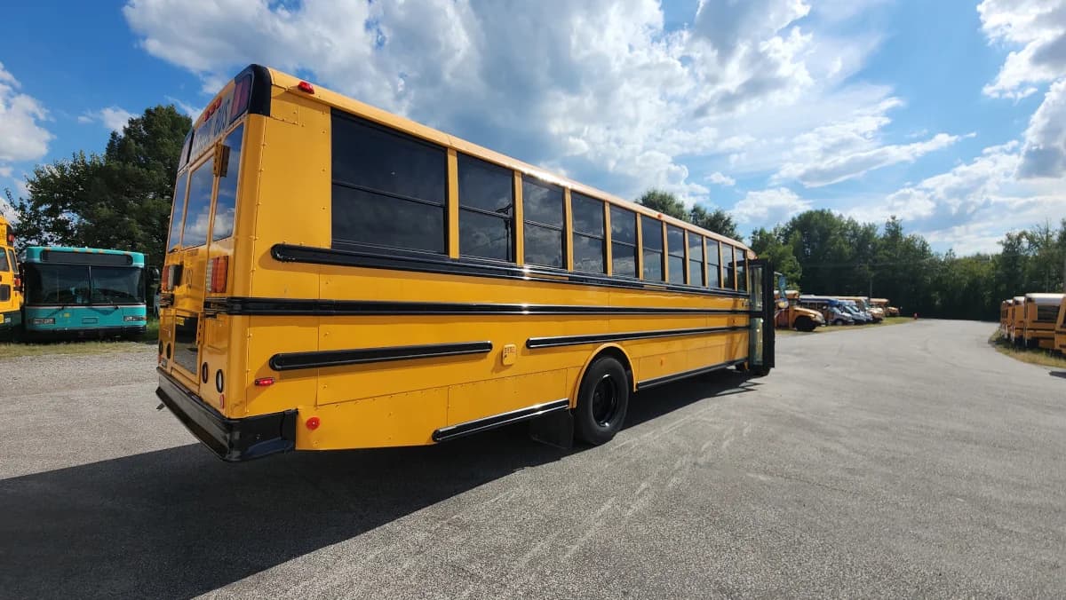 2017 THOMAS C2 72 Passenger - Thumbnail 4 2017 THOMAS C2 72 Passenger - Thumbnail 4