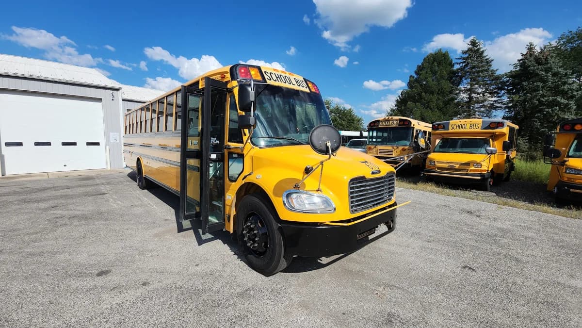 2017 THOMAS C2 72 Passenger - Thumbnail 8 2017 THOMAS C2 72 Passenger - Thumbnail 8