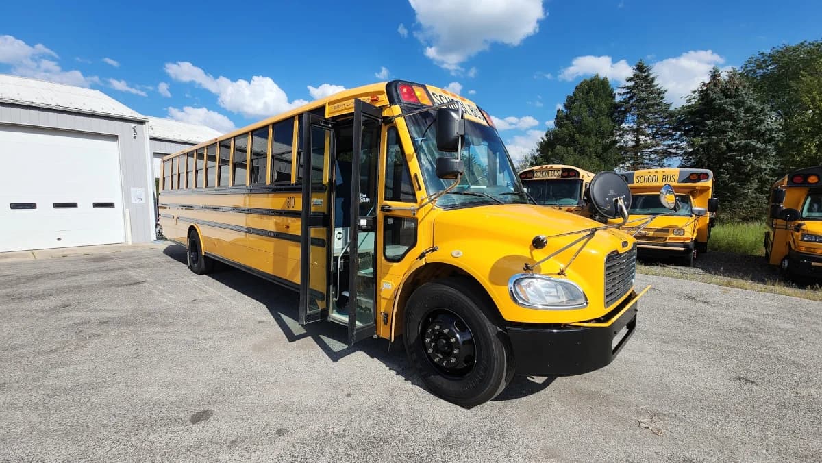 2017 THOMAS C2 72 Passenger - Thumbnail 2 2017 THOMAS C2 72 Passenger - Thumbnail 2